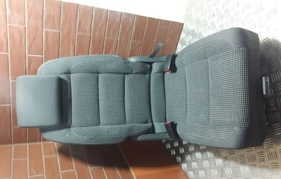 Volkswagen Touran I Second row seats 