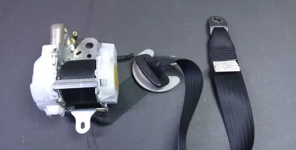 Lexus IS 220D-250-350 Front seatbelt 7S4400P 060204 J090301