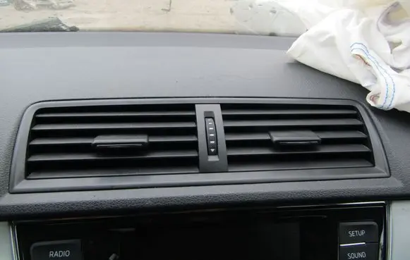 Skoda Fabia Mk3 (NJ) Dash center air vent grill 