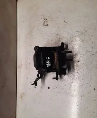 Toyota Corolla Verso E121 Engine mount bracket