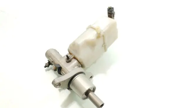 Master brake cylinder