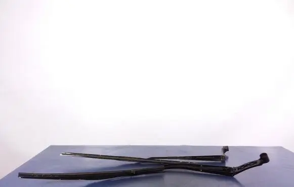 Mitsubishi Outlander Front wiper blade arm
