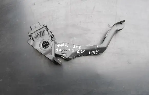 Peugeot 208 Accelerator throttle pedal 9671433780 0356401 1802201S