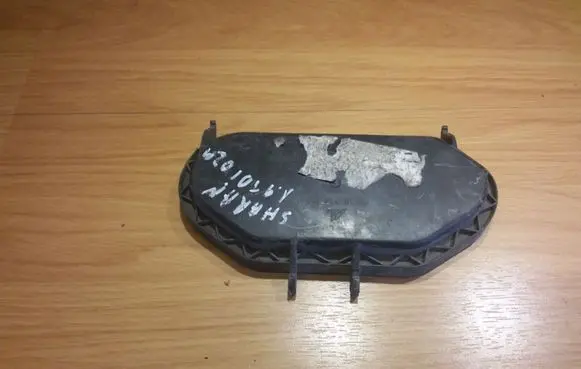 Headlight/headlamp dust cover