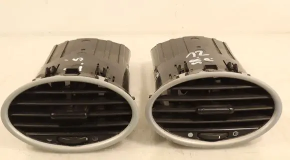 Ford Focus Dashboard air vent grill cover trim 