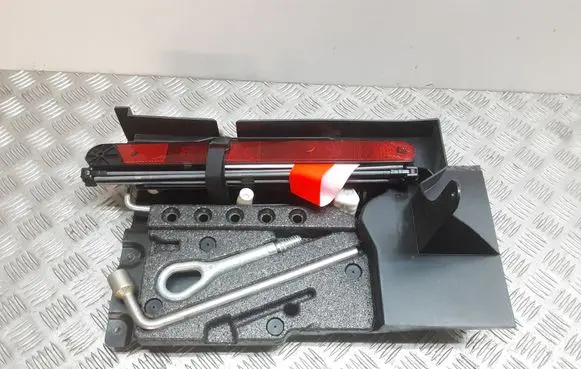 Mercedes-Benz C W203 Tool set A2038900061