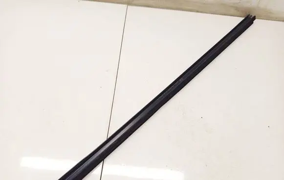 Ford Mondeo Mk III Front door glass trim molding 