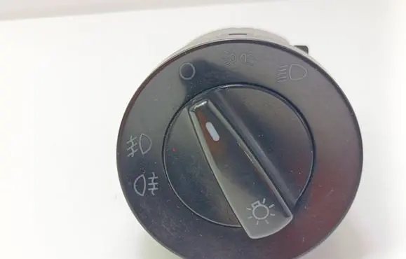 Volkswagen PASSAT B5.5 Light switch 