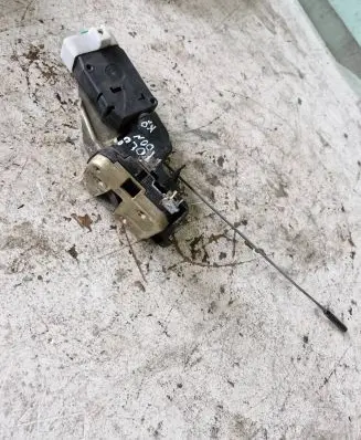 Volvo S40, V40 Front door lock