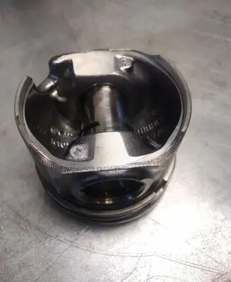 Volkswagen PASSAT B6 Piston 81L97A8