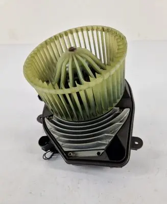 Volkswagen PASSAT B5 Heater fan/blower 740221233F