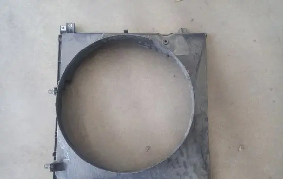 Toyota Land Cruiser (J120) Radiator cooling fan shroud