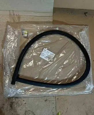 Audi A3 S3 8P Engine compartment rubber 8P0823731A