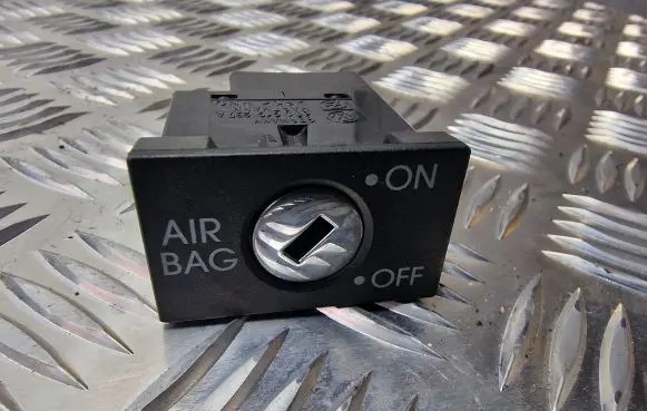 Volkswagen Touran I Passenger airbag on/off switch 6Q0919237A