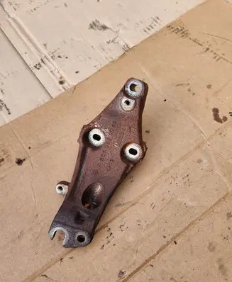 Mercedes-Benz Vito Viano W447 EGR valve cooler bracket A6560960500