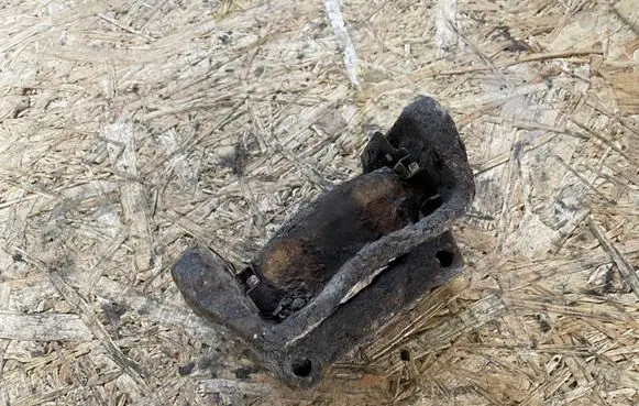 Opel Zafira A Brake caliper pad carrier rear 