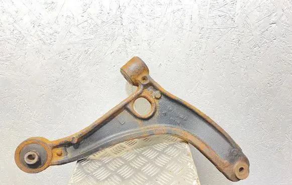 Opel Movano B Front lower control arm/wishbone 545601173R