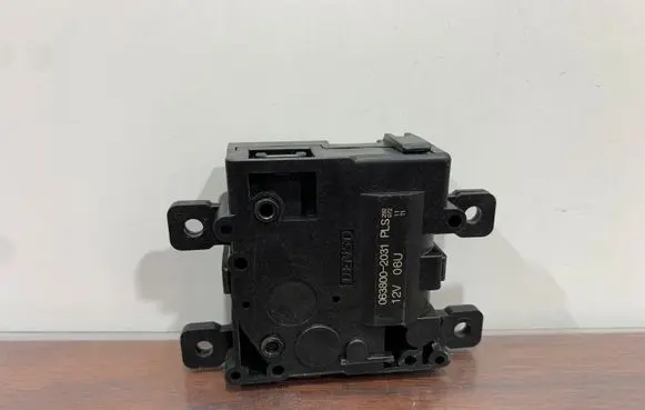 Toyota Prius (XW50) Air flap motor/actuator 0638002031