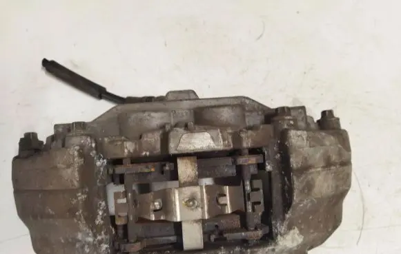 Mercedes-Benz C W205 Front brake caliper
