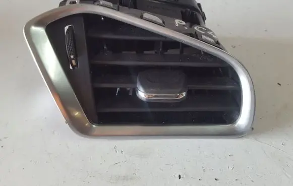 Citroen C4 II Dashboard side air vent grill/cover trim