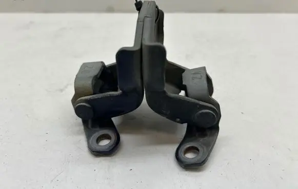 Subaru Impreza IV Front door lower hinge 