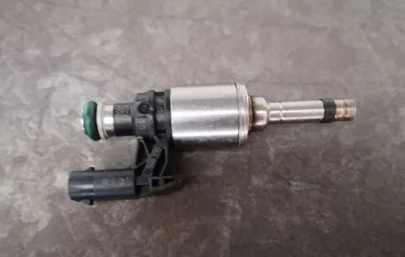 Audi A1 Fuel injector 0261500350-T