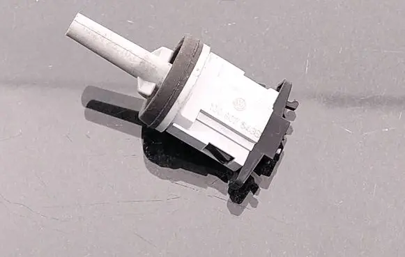 Volkswagen Touareg I Interior temperature sensor 1J0907543B