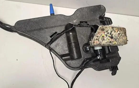 BMW i4 Windshield washer fluid reservoir/tank 7427885 7497094