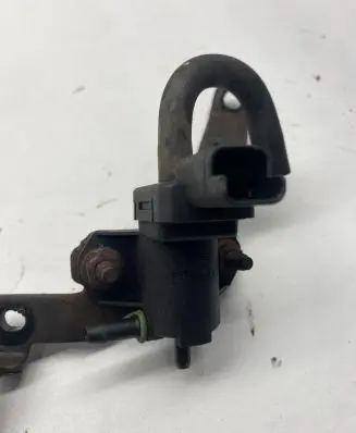 Ford Focus Engine mount vacuum valve 9688124580