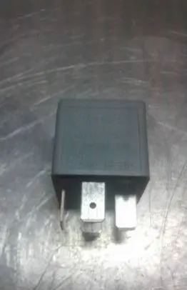 Volkswagen PASSAT B6 Other relay 8D0951253A V23134B52X301