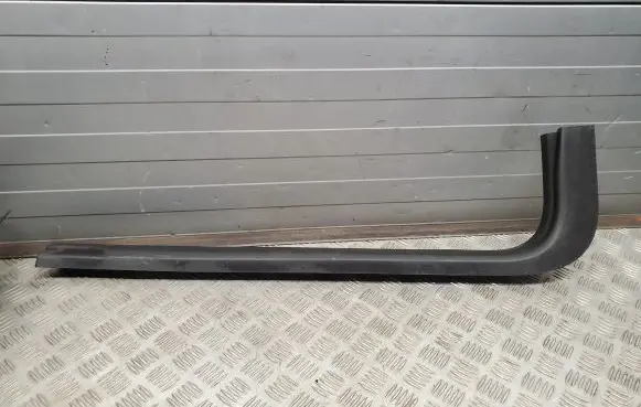 Chevrolet Camaro Front sill trim cover 84339481