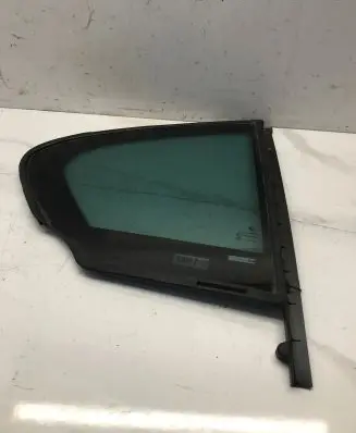 BMW 5 F10 F11 Rear vent window glass 43R001604 E000199