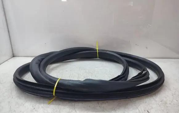 Volkswagen Amarok Front door rubber seal 