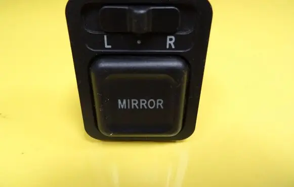 Honda CR-V Wing mirror switch S9AJ011M1