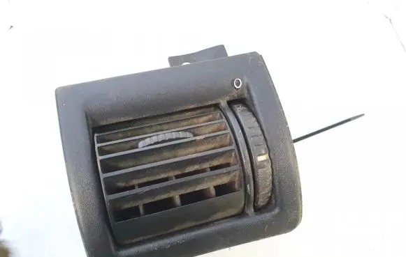 Opel Astra G Dash center air vent grill