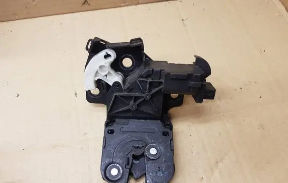 Audi A3 S3 A3 Sportback 8P Tailgate/trunk/boot lock/catch/latch 8P4827505C