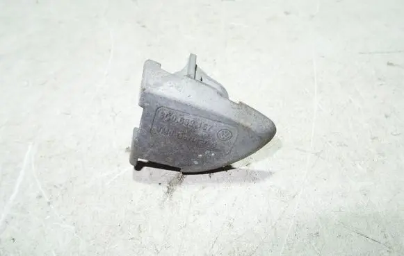 Volkswagen PASSAT B7 Front door handle cover 3C0839167