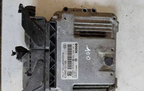 KIA Ceed Engine control unit/module 0281016738