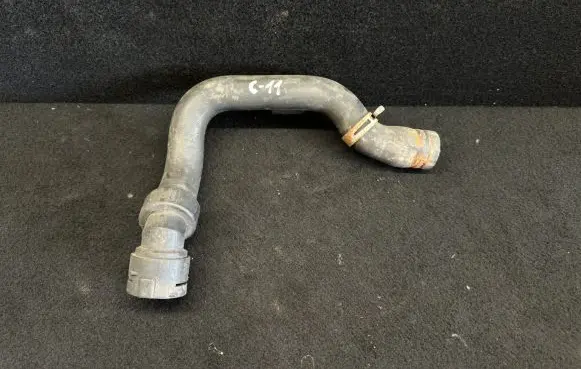 Volkswagen PASSAT B5.5 Engine coolant pipe/hose 8D0121101