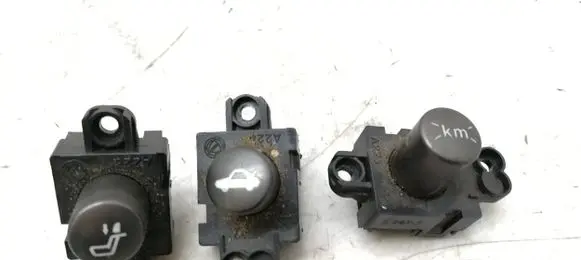 Tailgate opening switch