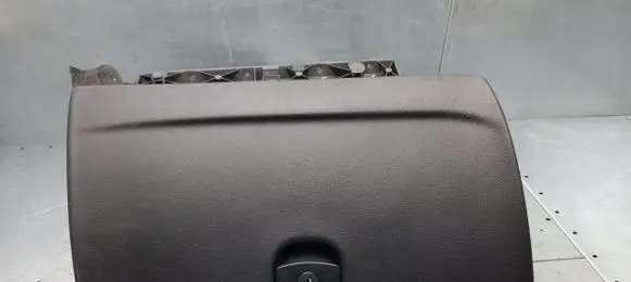 Peugeot 407 Glove box