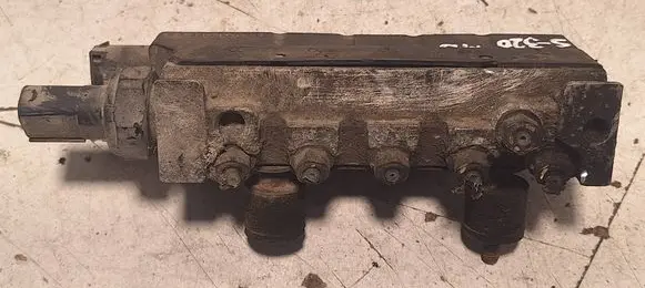 Mercedes-Benz S W220 Air suspension valve block A2203200258