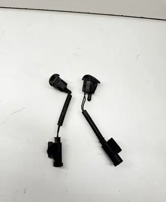 BMW 5 E60 E61 Windshield washer spray nozzle 7132969