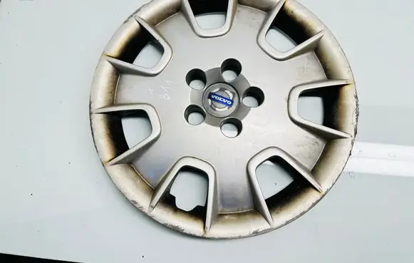 Volvo V70 R16 wheel hub/cap/trim 30683237