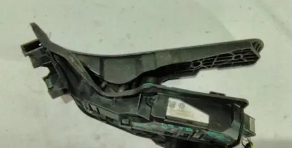Volkswagen Golf V Accelerator throttle pedal 1K2723503MD 6PV00874501