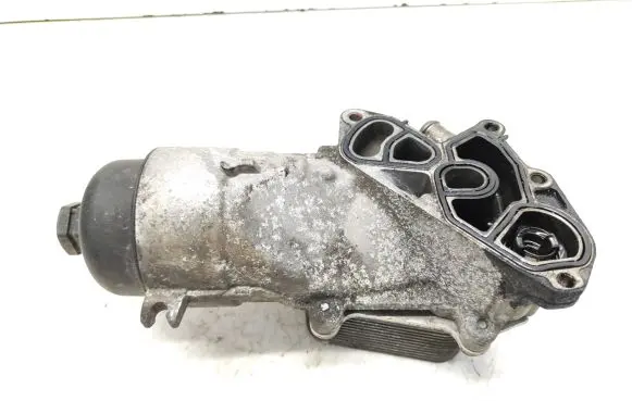 Mazda 2 Oil filter mounting bracket