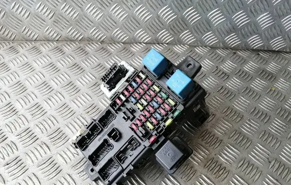 Hyundai Santa Fe Fuse module 9118826105 9540026511 97RA010002