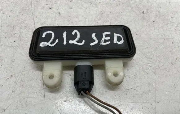 Mercedes-Benz E W212 Tailgate opening switch 2218702410