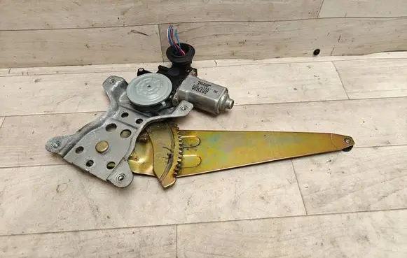 Toyota Corolla Verso E121 Rear door window regulator with motor 8571020380 0620401670