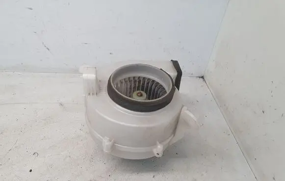 Toyota Prius (XW20) Hybrid/electric vehicle battery fan 8713047070
